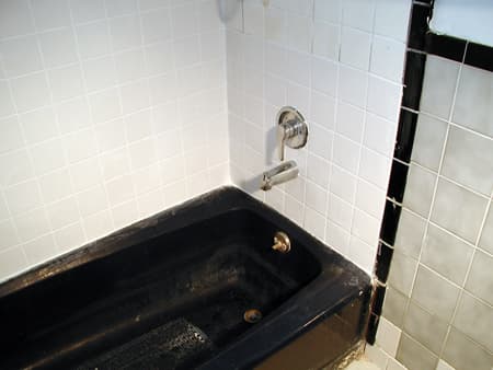Before image of an old bathtub