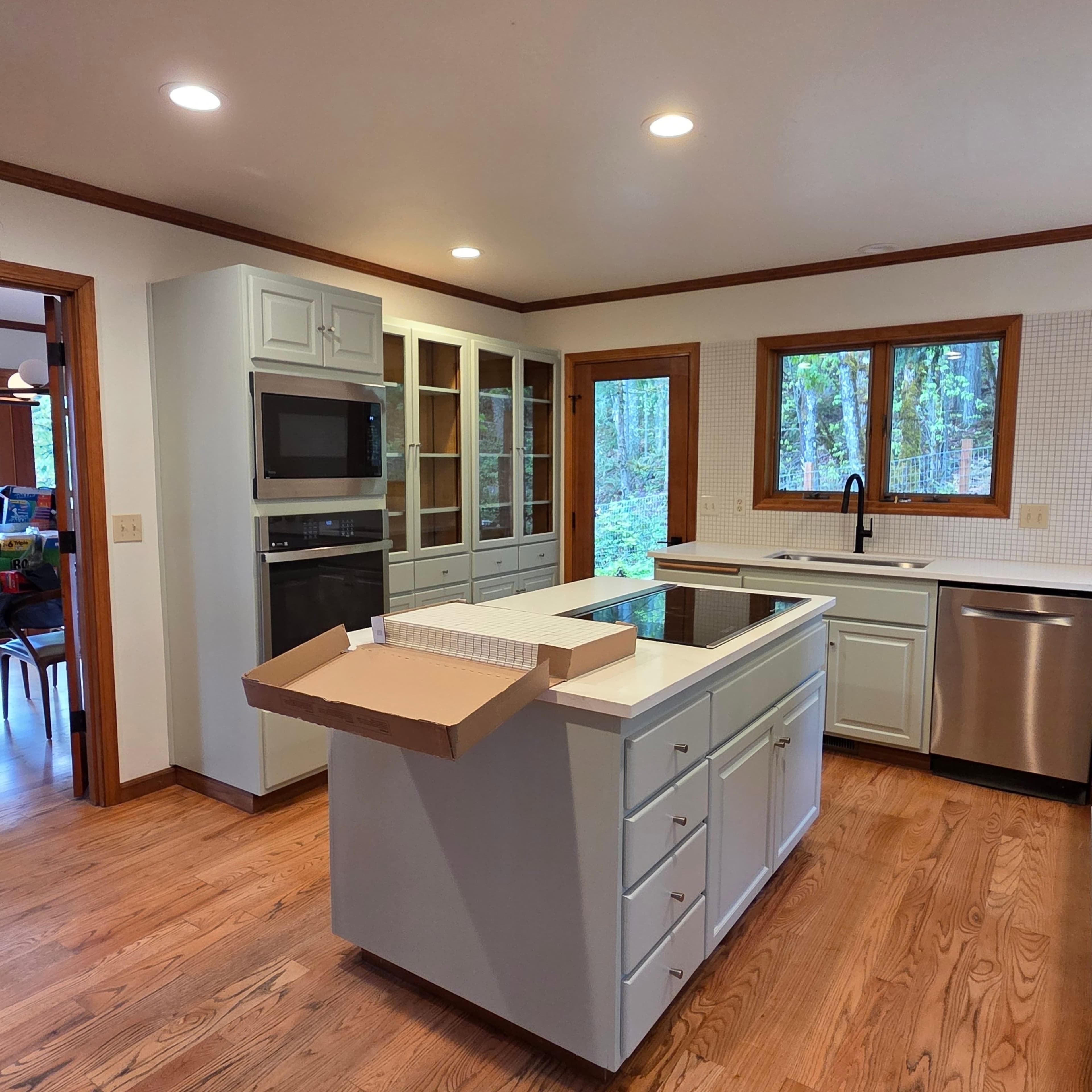 A real BSS project: a kitchen transformed with freshly refinished white cabinets, island and tile