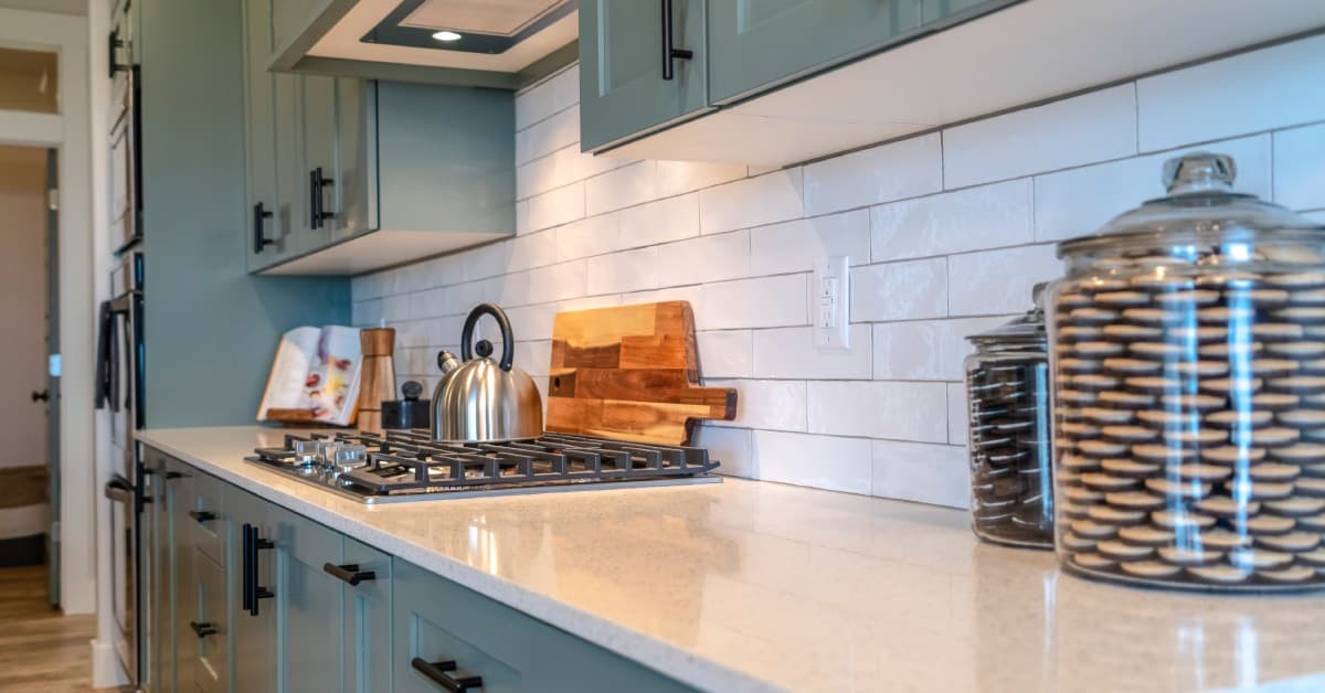 How Countertop Refinishing Can Revitalize Outdated Kitchens